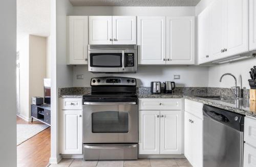 Rush and Division Apartment | River N 1BR w Gym Pool nr Magnificent Mile CHI-269