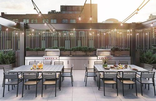 Killgubbin Apartment | River North 1br w grills terrace fire pits CHI-1038