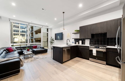 West Town Apartment | River North Central Home With Balcony