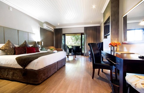 Upington House | River Place Manor