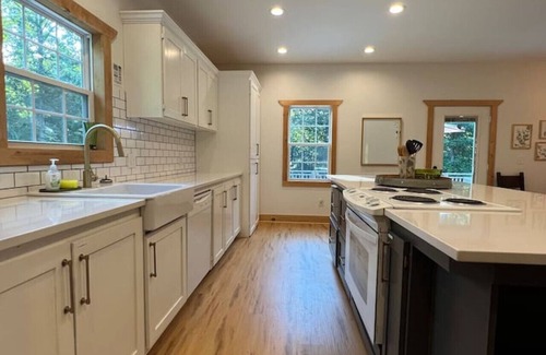 Traphill House | River Retreat near Stone Mountain