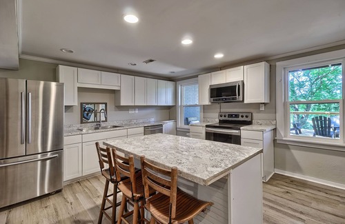 State Park House | River Retreat-Treetop waterfront home, big views!