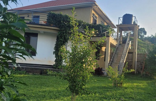 Jinja House | River-side eden in Bujjowali, jinja with River view, near town and pet friendly