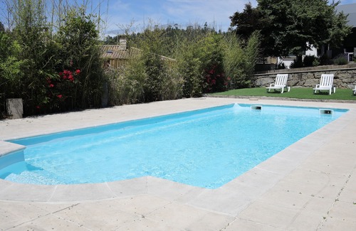 Sao Tiaguinho House | River Suites - House with swimming pool