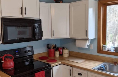 Pine Meadow House | River tubes, electric bikes, kayaks, skiing, more n2 minutes to the river