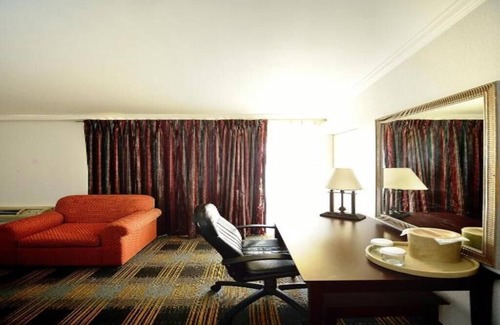 Somerset House | River-view, 1 King Bed with Balcony