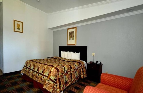Somerset House | River-view, 1 King Bed with Balcony