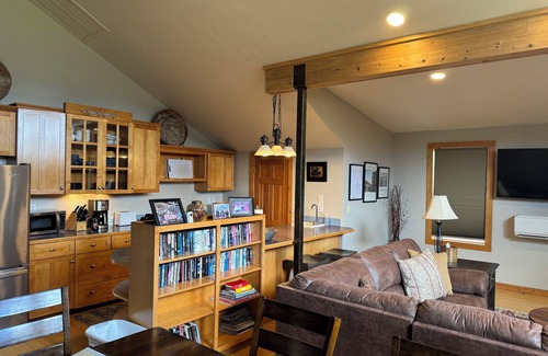 Emigrant House | River View Gateway- 5 min walk to Yellowstone River