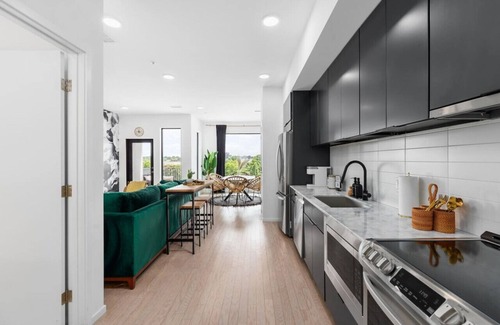 North Capitol Condo | River View High-End Condo with Private Patio and FREE Parking