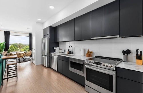 North Capitol Condo | River View High-End Condo with Private Patio and FREE Parking
