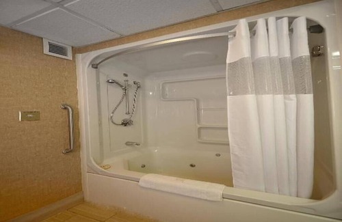 Somerset House | River-view Room, King Suite with Jetted tub and Ba