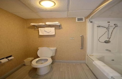 Somerset House | River-view Room, King Suite with Jetted tub and Ba