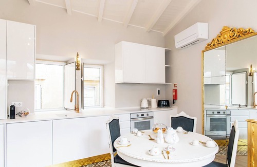Santo Estevao Apartment | River view with terrace Portuguese Soul in picturesque Alfama, sleeps 5