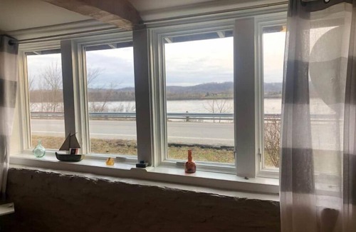 Madison House | River Views from Every Room! Clean, Newly Remodeled, Full Kitchen