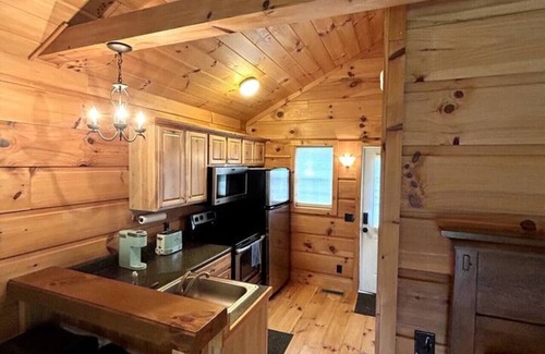 Vesta Cabin | River Walk Cabins: Fishing Cabin