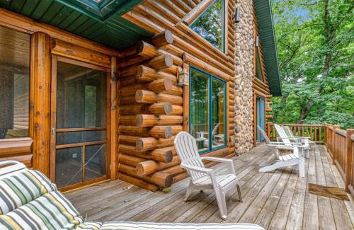 Lyndon Station House | River Woods Retreat