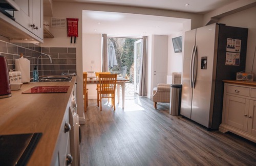 Ironbridge Cottage | Riverbank Cottage - Scenic River Views