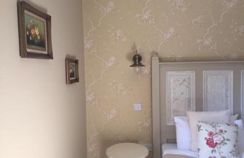 Tallanstown House | Riverbank, Country Pub and Guesthouse