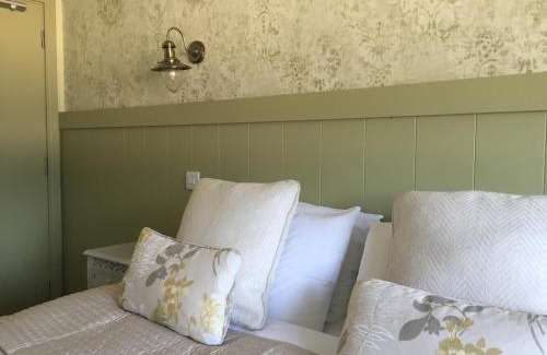 Tallanstown House | Riverbank, Country Pub and Guesthouse