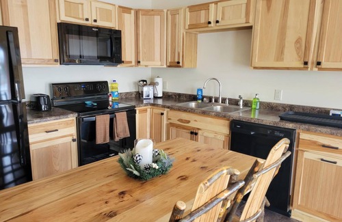 Houghton Cabin | Riverbank Trailside Cabin 24A