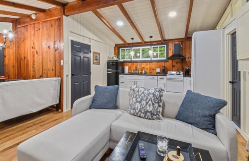 Bluemont Cabin | Riverbend Retreat
