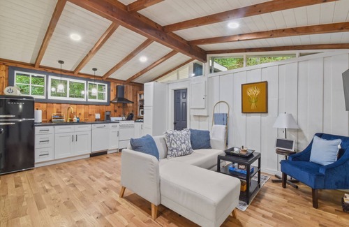 Bluemont Cabin | Riverbend Retreat