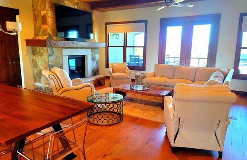 Spicewood Villa | Riverbend Villa #127