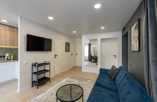 Old Town Apartment | Riverfront 2BD Old Town Apartment by Hostlovers