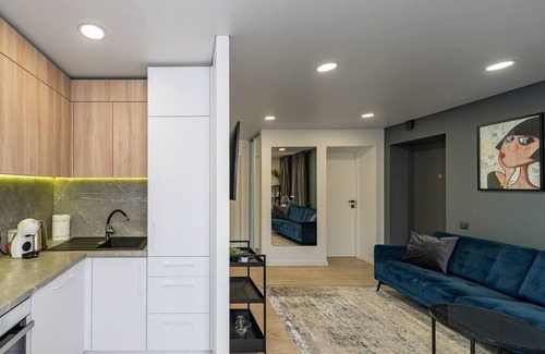 Old Town Apartment | Riverfront 2BD Old Town Apartment by Hostlovers