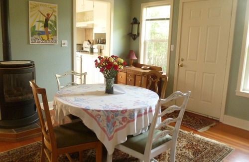 Old Bend Cottage | Riverfront Beauty! Location Perfection! Walk to the best of Bend