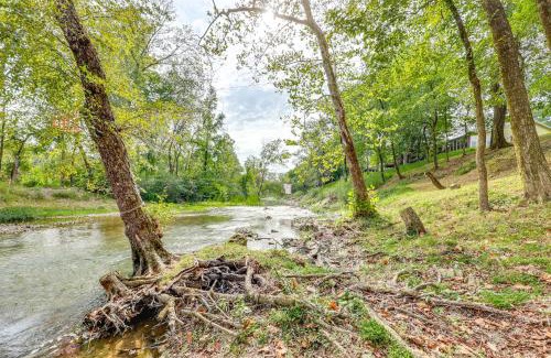 Caddo Gap House | Riverfront Cabin on 2 Acres in Glenwood!