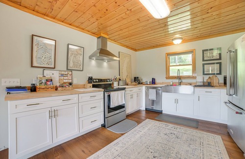 Cheboygan Cabin | Riverfront Cheboygan Cabin w/Kayaks & Dock!