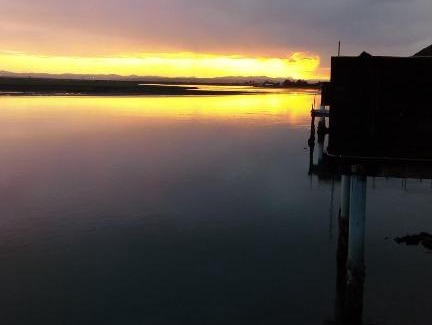 Bluewater Bay House | Riverfront close to beach