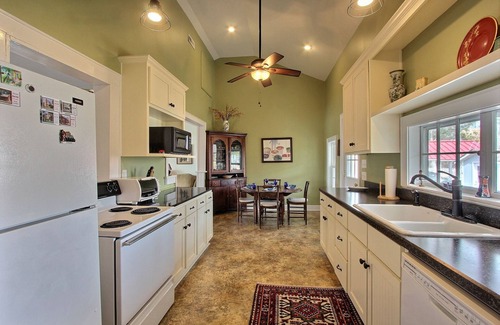 River Road Cottage | Riverfront Cottage Close To Washington, Bath And Belhaven!