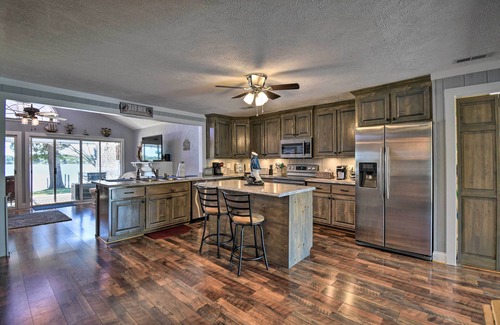 Deltaville Cottage | Riverfront Cottage: Fire Pit & Kayaks