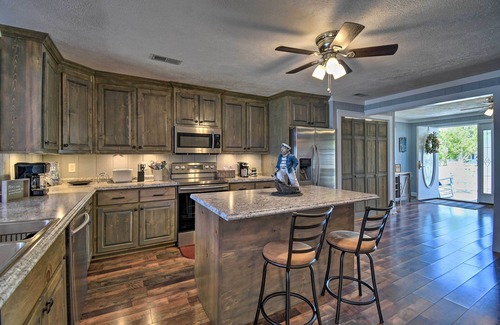Deltaville Cottage | Riverfront Cottage: Fire Pit & Kayaks