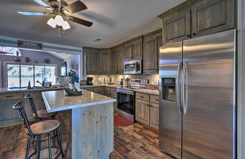 Deltaville Cottage | Riverfront Cottage: Fire Pit & Kayaks