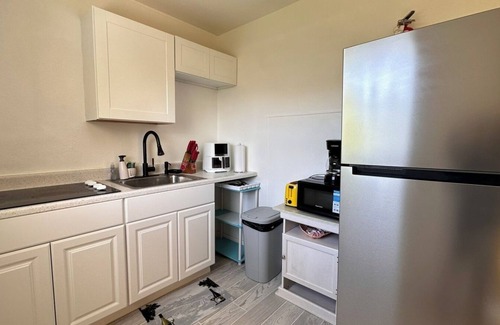 Tropic House | Riverfront Cozy 1-bedroom A