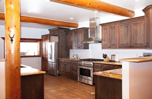 North Fork Cabin | Riverfront, Fishing, Kayaking, Hot Tub, Pickleball at River's Fork Lodge