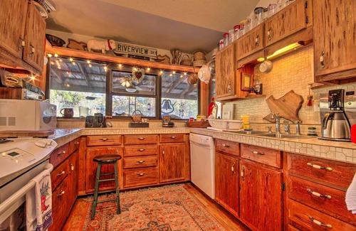 Mammoth Spring Cabin | Riverfront Getaway w/Treehouse, Fire Pit & Deck!