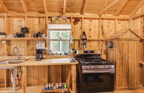 Olamon Apartment | Riverfront Greenbush Studio w/Porch & Views!