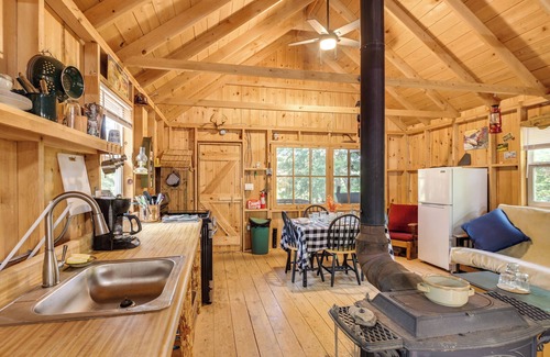 Olamon Apartment | Riverfront Greenbush Studio w/Porch & Views!