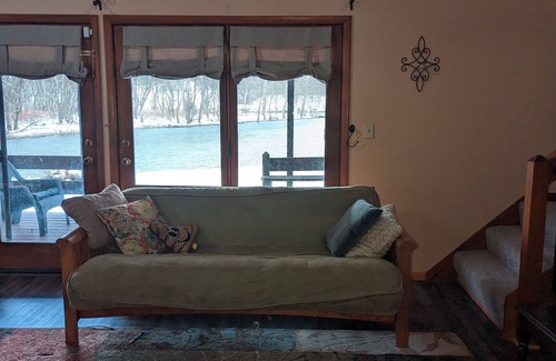 Irvine House | Riverfront Home on the Allegheny