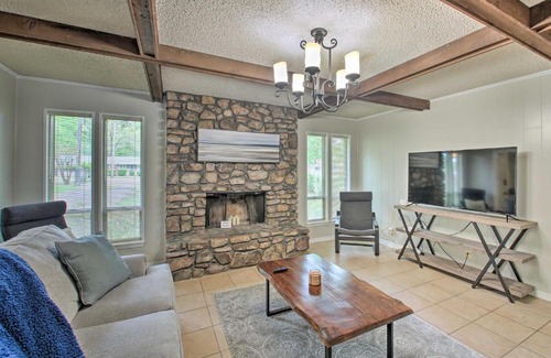 Mid America House | Riverfront Home with Kayaks and Lake Hamilton Access!