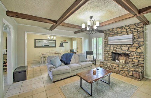 Mid America House | Riverfront Home with Kayaks and Lake Hamilton Access!