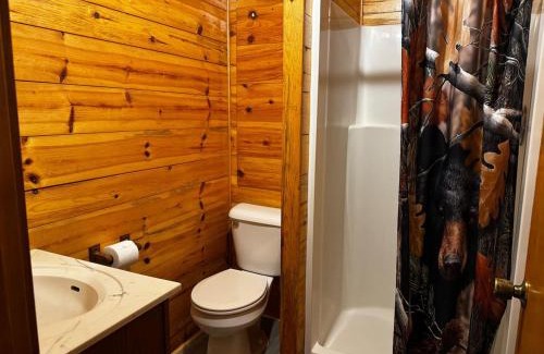 Crystal Falls House | Riverfront Loft 6