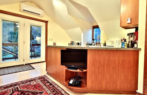Beaver Apartment | Riverfront Loft Retreat w/BBQ & Fire Pit