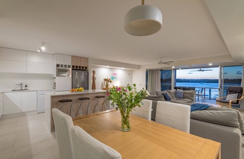 Noosaville Apartment | Riverfront Luxury on Gympie Tce free use of bikes and kayaks, Holiday Bliss!