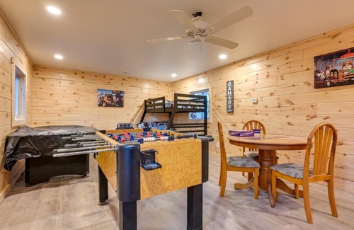 Hope House | Riverfront Michigan Cottage with Fire Pit and Kayaks!