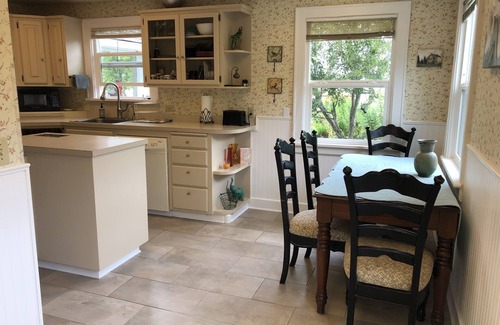 Cathlamet Cottage | Riverfront on the beautiful Columbia River